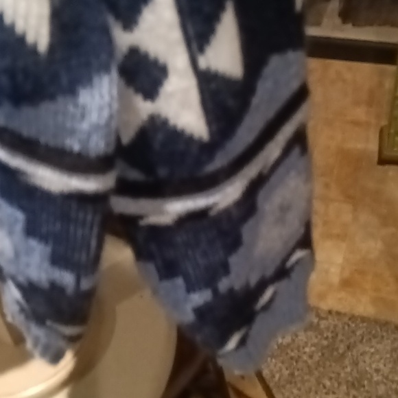 Grand KNITWEAR acrylic geometrically designed sweater w fringe trim Size Lg (14) - Picture 11 of 13